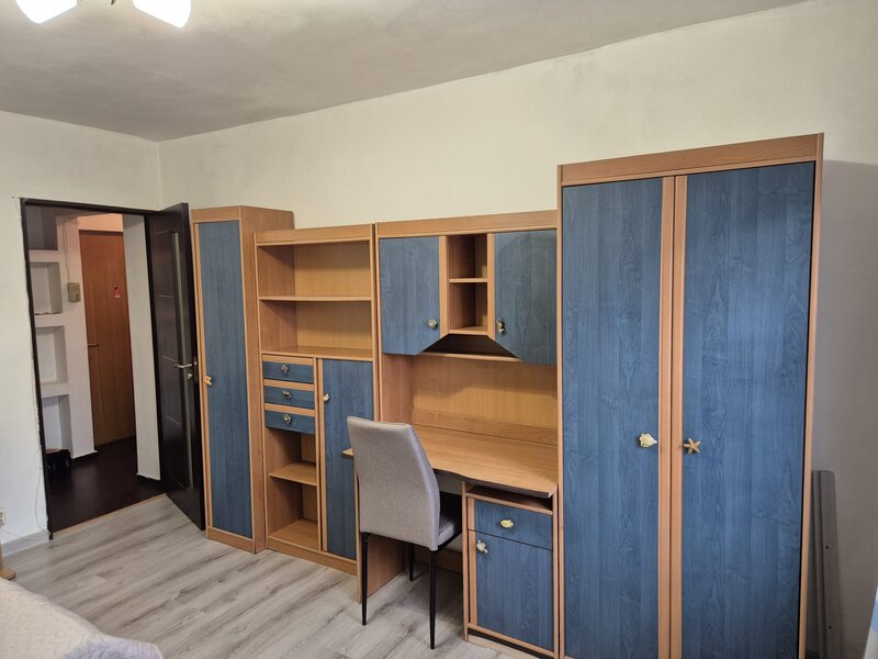 Timisoara 16, statie Sergent Moise, 38 mp, p/4 bl. IIMI, constr. 1982